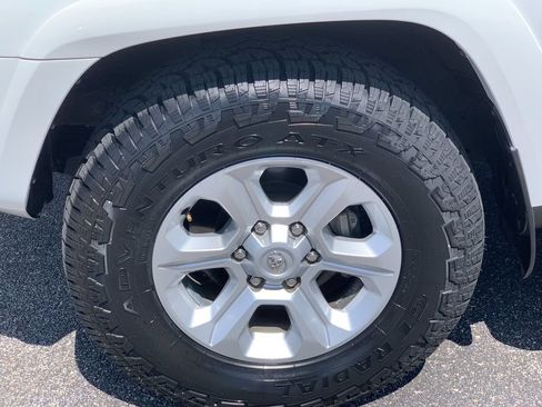 Used 2023 Toyota 4Runner SR5 Premium w/ Moonroof Package AWD/4WD image 31