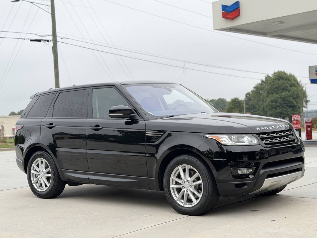 Used 2017 Land Rover Range Rover Sport SE AWD/4WD image 3