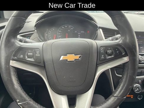 Used 2021 Chevrolet Trax LT w/ Driver Confidence Package AWD/4WD image 11