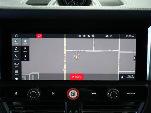 Certified 2025 Porsche Macan AWD/4WD image 20
