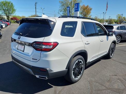 New 2026 Honda Pilot Touring image 6