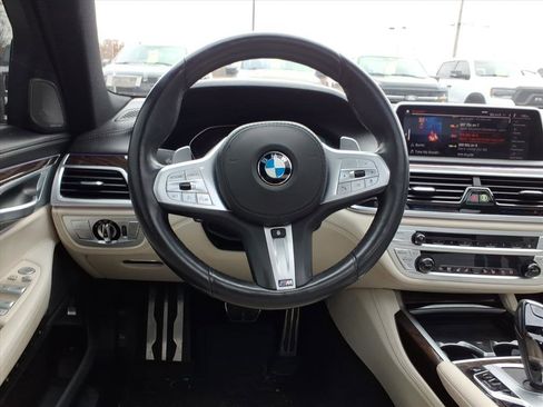 Used 2021 BMW 750i xDrive w/ Executive Package image 5