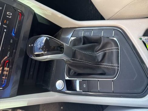 Used 2023 Volkswagen Tiguan SE image 23