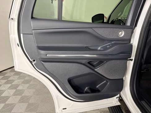 New 2025 Lincoln Navigator Reserve w/ Jet Appearance Package image 18