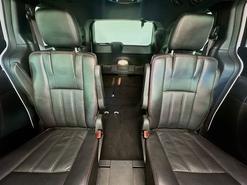 Used 2019 Dodge Grand Caravan GT image 13