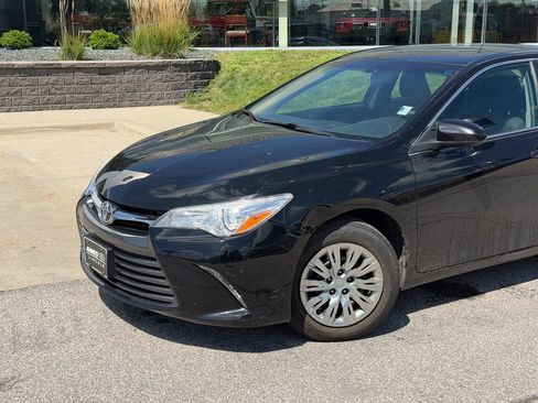 Used 2015 Toyota Camry LE FWD image 2