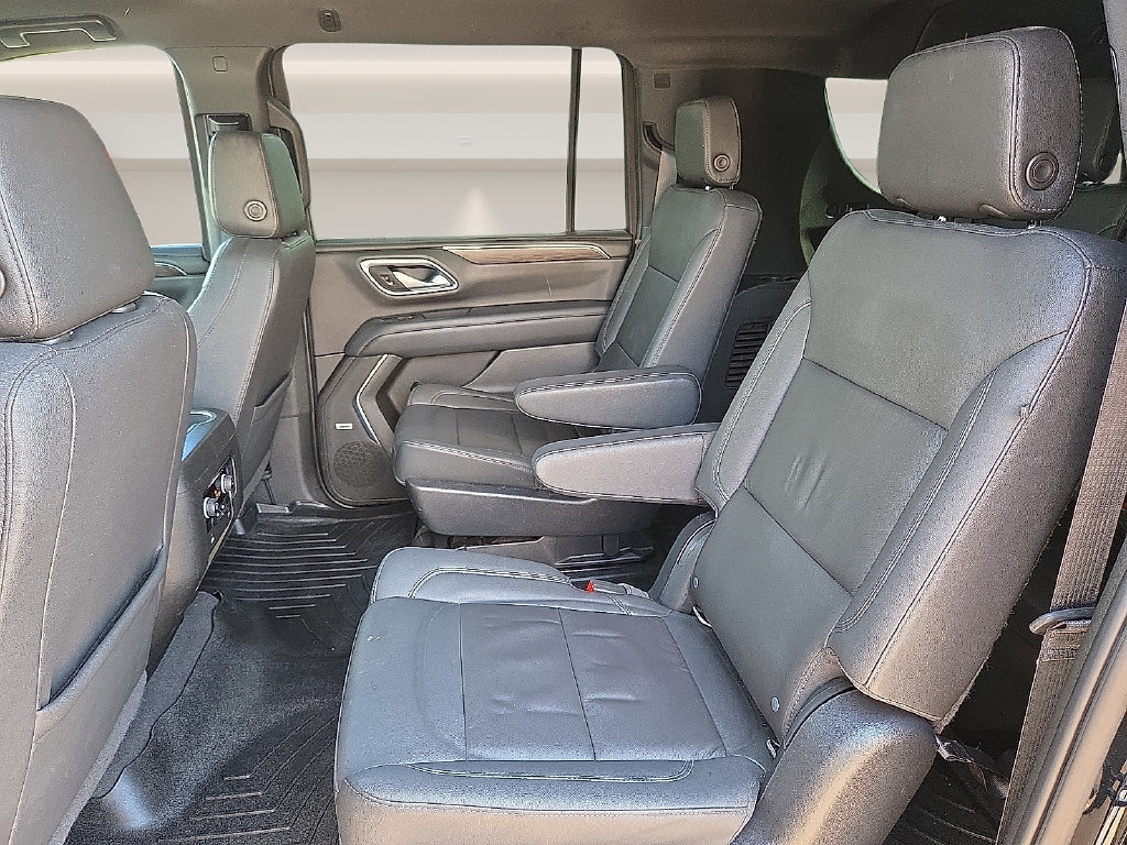 Used 2022 Chevrolet Suburban LT RWD image 16