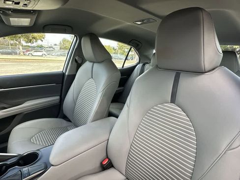 Used 2024 Toyota Camry SE image 14