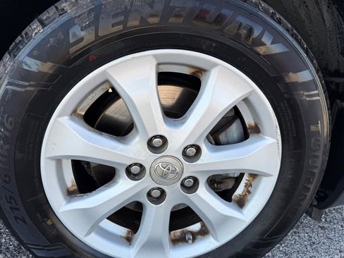 Used 2011 Toyota Camry LE image 19