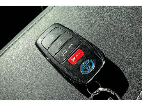 Used 2021 Toyota Venza Limited image 11