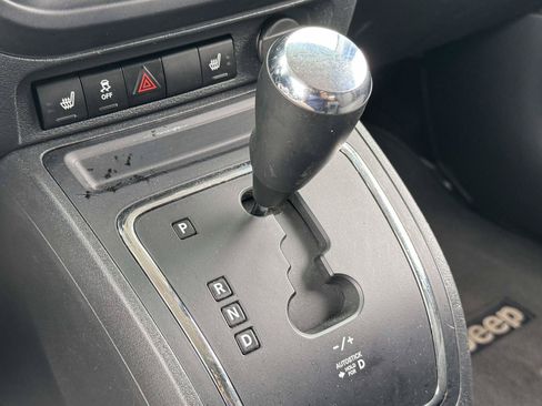 Used 2015 Jeep Patriot Latitude AWD/4WD image 19