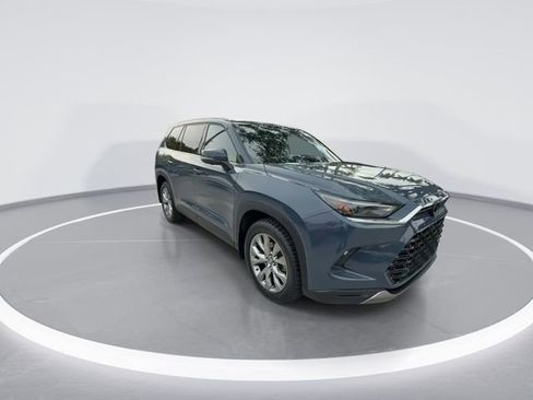 Used 2024 Toyota Grand Highlander AWD image 2