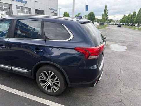 Used 2017 Mitsubishi Outlander SE AWD/4WD image 16