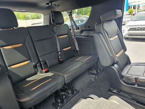 Used 2023 GMC Yukon XL AT4 w/ Technology Package AWD/4WD image 17