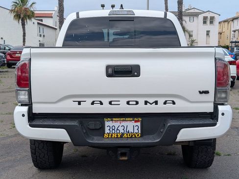 Used 2021 Toyota Tacoma TRD Off-Road w/ Technology Package AWD/4WD image 11
