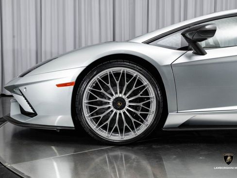 Used 2018 Lamborghini Aventador S image 23