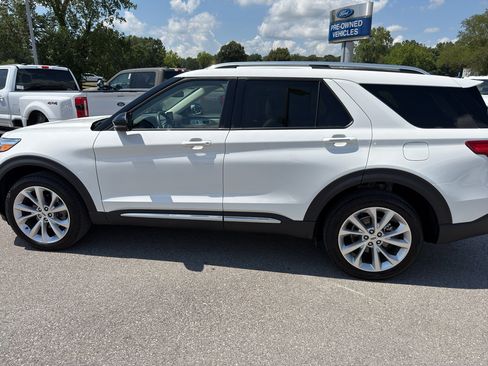Used 2023 Ford Explorer Platinum w/ Technology Package AWD/4WD image 8