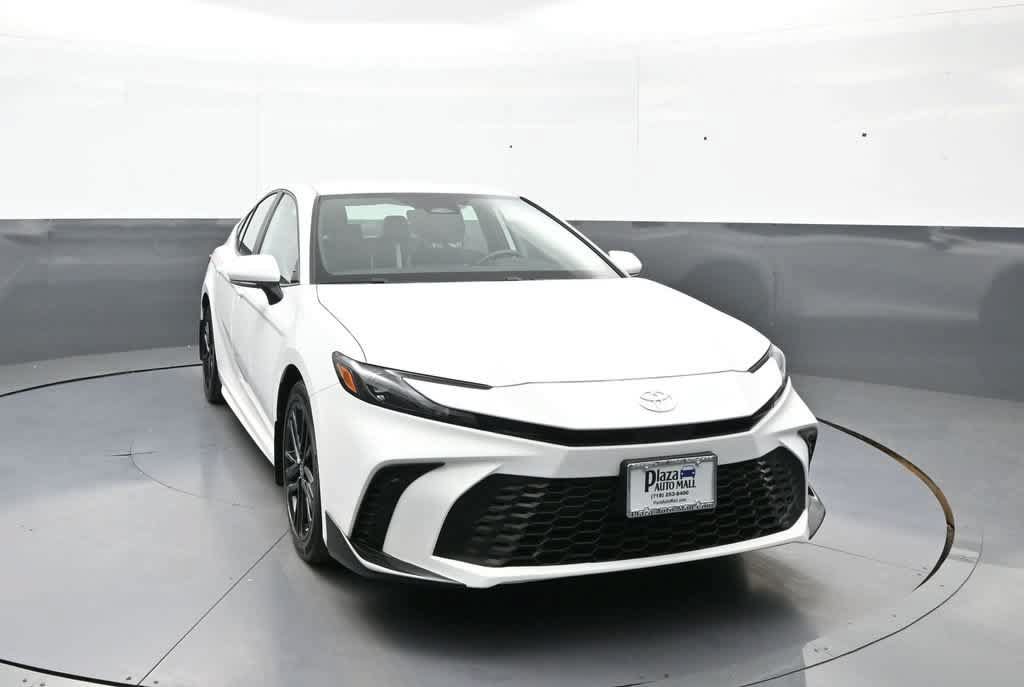 Used 2025 Toyota Camry SE w/ Convenience Package AWD/4WD image 3