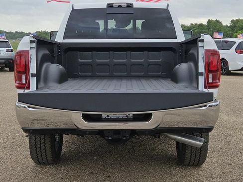 New 2026 RAM 2500 Laramie AWD/4WD image 9