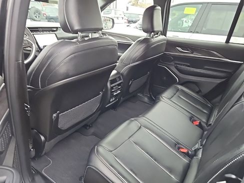 Used 2025 Jeep Grand Cherokee Limited w/ Black Appearance Package image 19