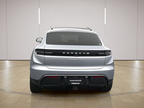 Certified 2025 Porsche Macan 4S Electric AWD/4WD image 24