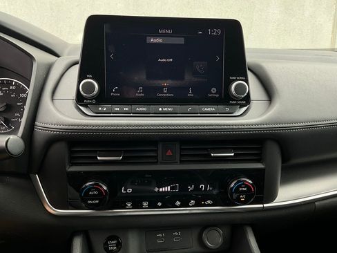 Used 2025 Nissan Rogue SV image 27