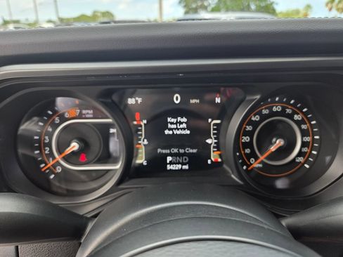 Used 2024 Jeep Wrangler Unlimited Rubicon AWD/4WD image 23