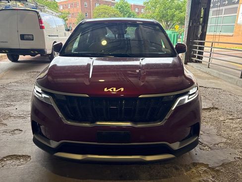 Used 2024 Kia Carnival LX FWD image 8