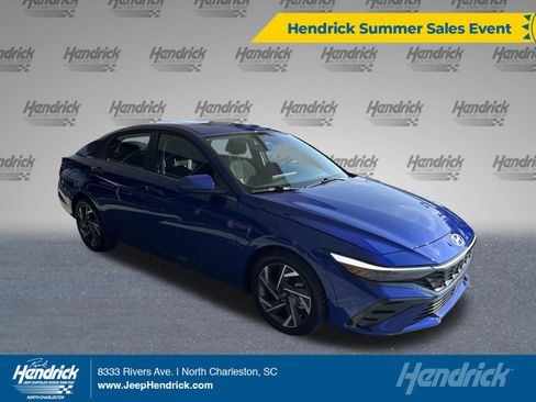 Used 2025 Hyundai Elantra SEL FWD image 1