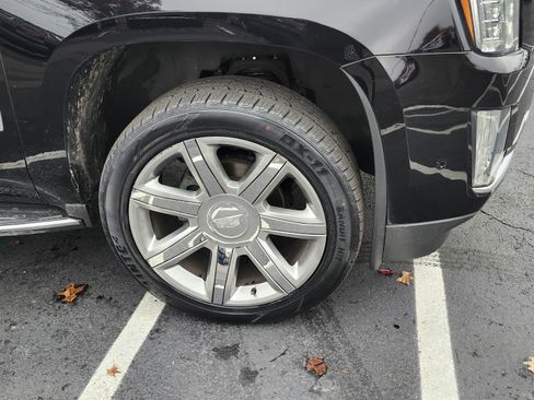 Used 2018 Cadillac Escalade Luxury image 37