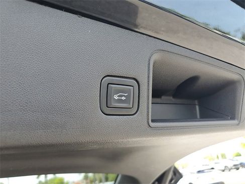 Certified 2022 GMC Terrain SLT w/ Tech Package image 10