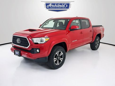 Used 2018 Toyota Tacoma TRD Sport AWD/4WD image 3