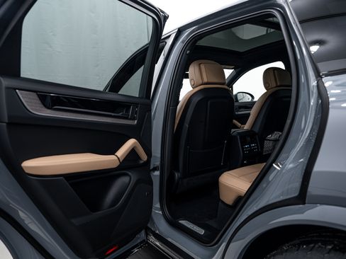 Certified 2026 Porsche Cayenne image 23