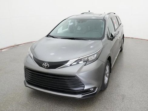 New 2026 Toyota Sienna XLE image 4