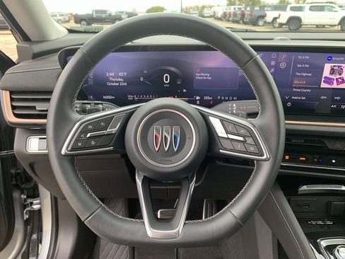 Certified 2025 Buick Envision Sport Touring image 9