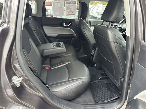 Certified 2022 Jeep Compass Limited image 23