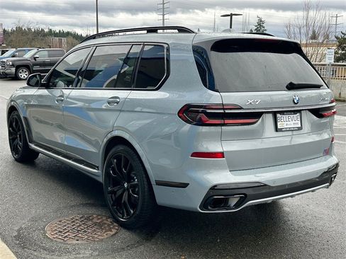 Used 2025 BMW X7 xDrive40i w/ Executive Package image 3