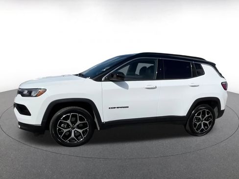 Used 2025 Jeep Compass Limited image 8