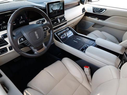 Used 2021 Lincoln Navigator L Reserve image 6