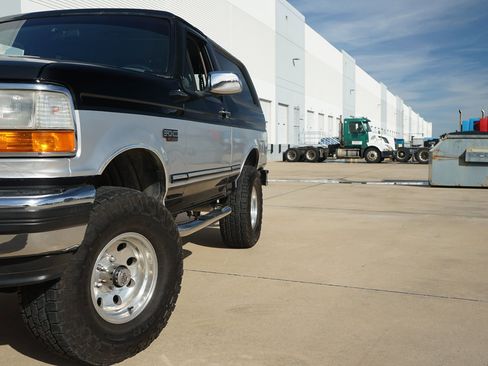 Used 1995 Ford Bronco XLT image 27