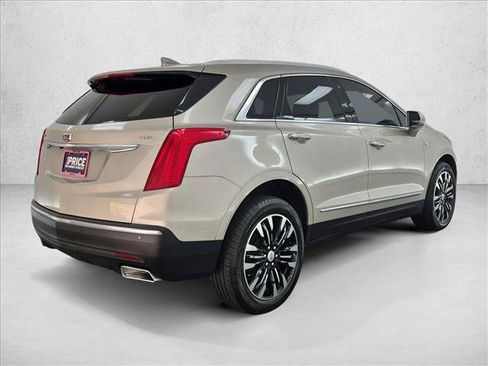 Used 2017 Cadillac XT5 Premium Luxury w/ Advanced Security Package AWD/4WD image 5