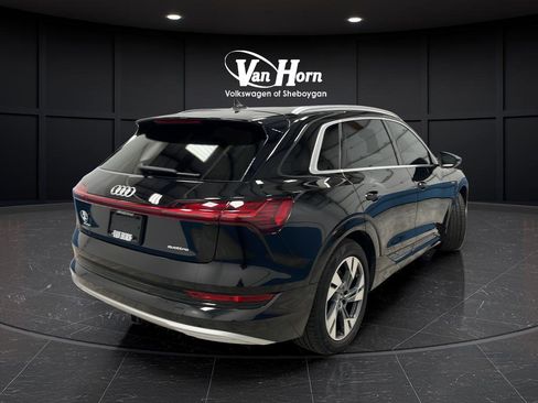 Used 2022 Audi e-tron Premium w/ Towing Package image 7