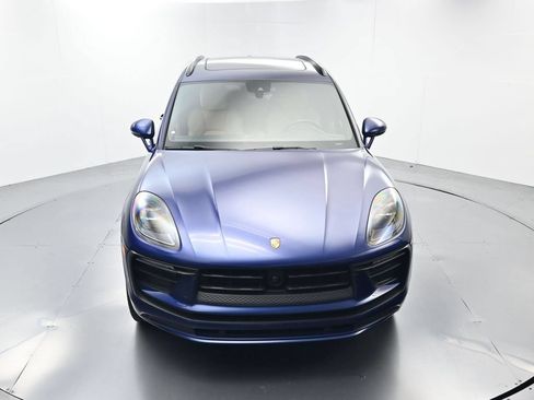 Certified 2025 Porsche Macan AWD/4WD image 44