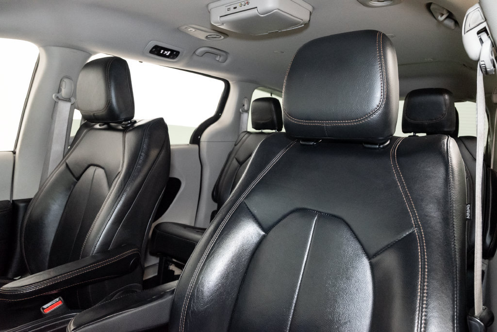 Used 2017 Chrysler Pacifica Touring-L FWD image 11