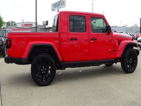 Certified 2024 Jeep Gladiator Sport AWD/4WD image 5