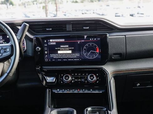Used 2025 GMC Sierra 2500 AT4 AWD/4WD image 16