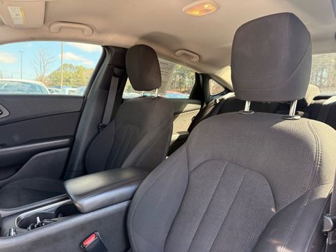 Used 2016 Chrysler 200 Limited image 13