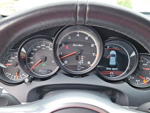 Used 2014 Porsche Cayenne Turbo image 17
