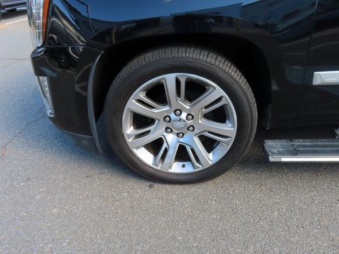 Used 2020 Cadillac Escalade ESV Premium Luxury image 11