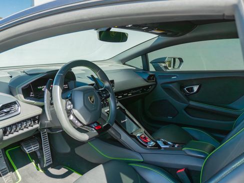 Used 2020 Lamborghini Huracan EVO image 32